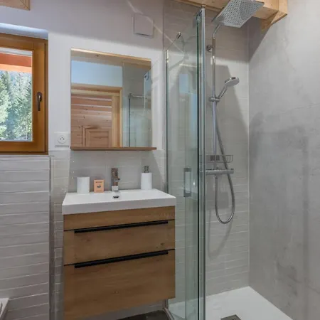 Large For 10 With Beautiful Garden *