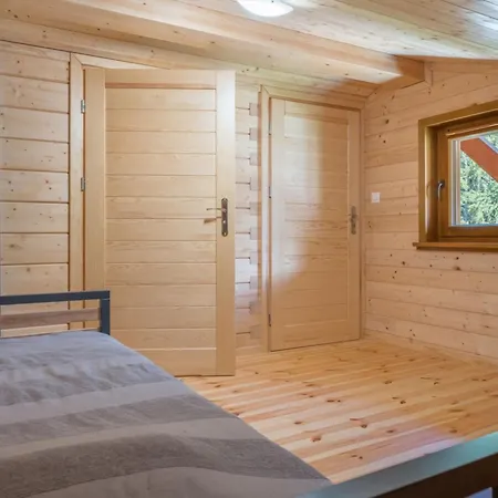 Large For 10 With Beautiful Garden شاليه