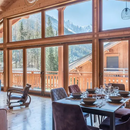 Chalet Spacieux Avec Vue Mont Blanc Sublime *