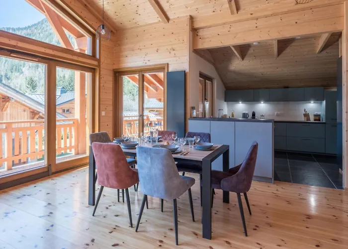 Large For 10 With Beautiful Garden Chamonix